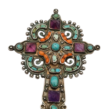 Cruz de plata de pie MATL Salas, Matilde Poulat México, con turquesa, amatista y coral, circa 1960.