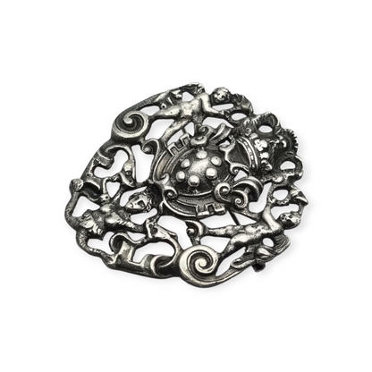 Broche de plata neorrenacentista, escudo heráldico con querubines Italia s.XX