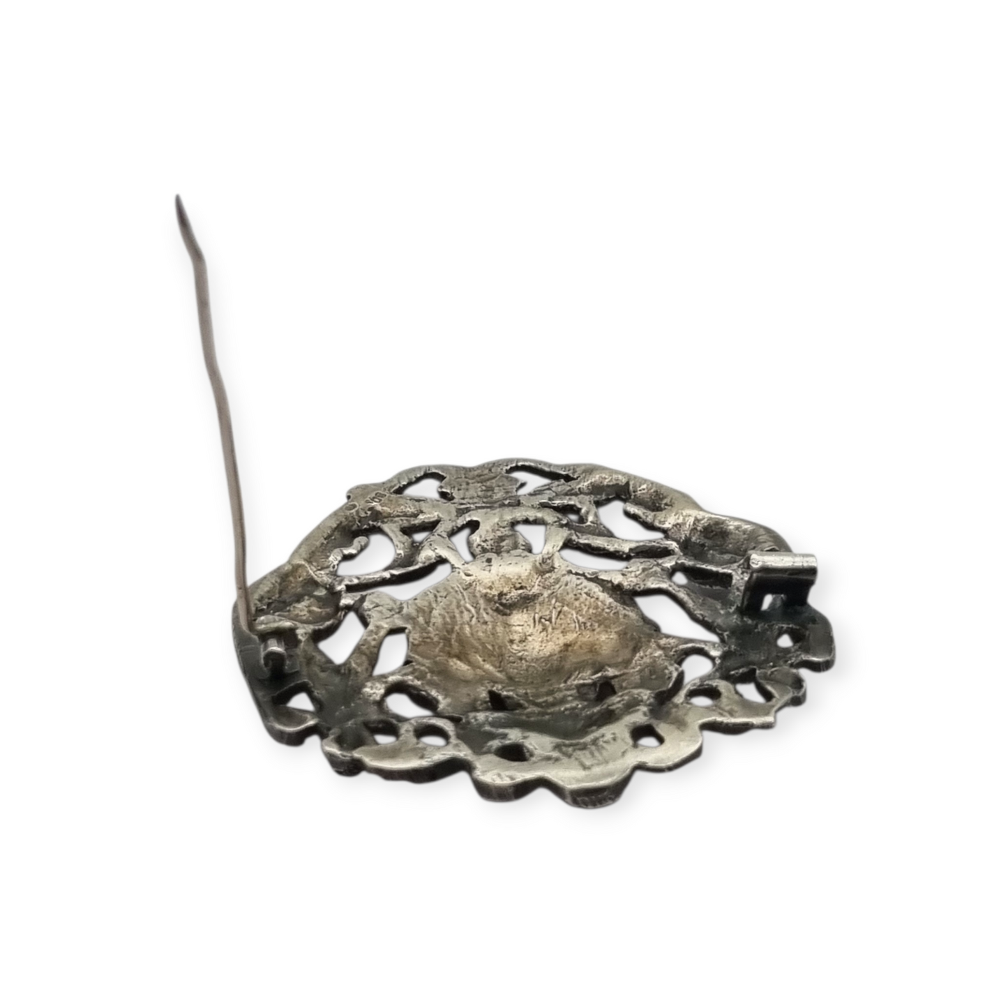 Broche de plata neorrenacentista, escudo heráldico con querubines Italia s.XX