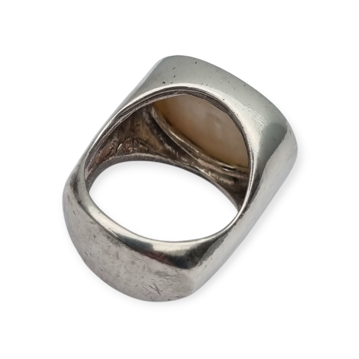 Anillo de diseñador estilo boho en plata y nácar firmado Athena, Europa años 90