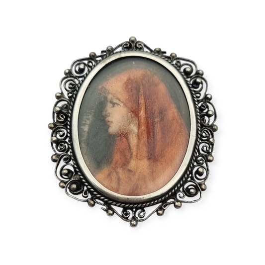 Broche colgante de plata 800 y filigrana con miniatura de Santa Fabiola, circa 1920