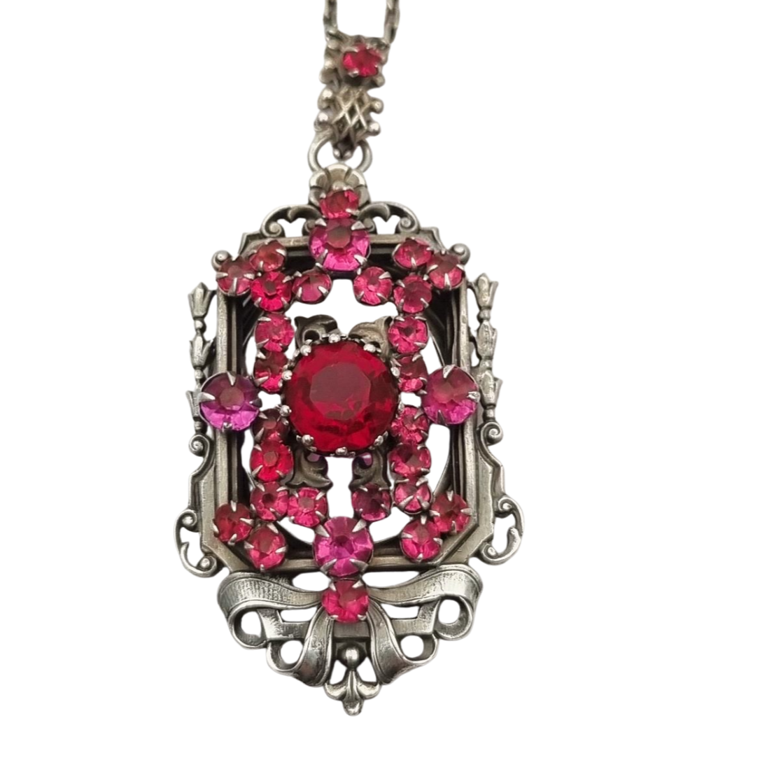 Guardapelo art nouveau de plata con cristales rosas circa 1920