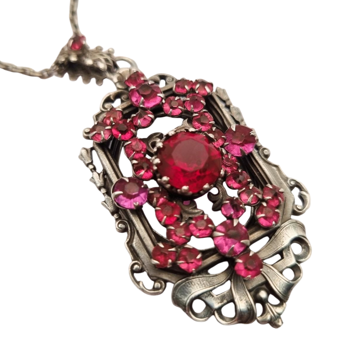 Guardapelo art nouveau de plata con cristales rosas circa 1920
