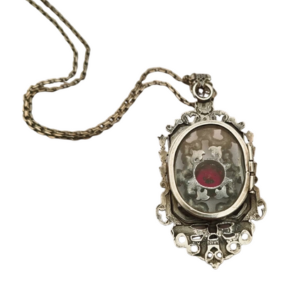 Guardapelo art nouveau de plata con cristales rosas circa 1920