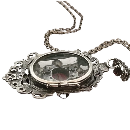 Guardapelo art nouveau de plata con cristales rosas circa 1920
