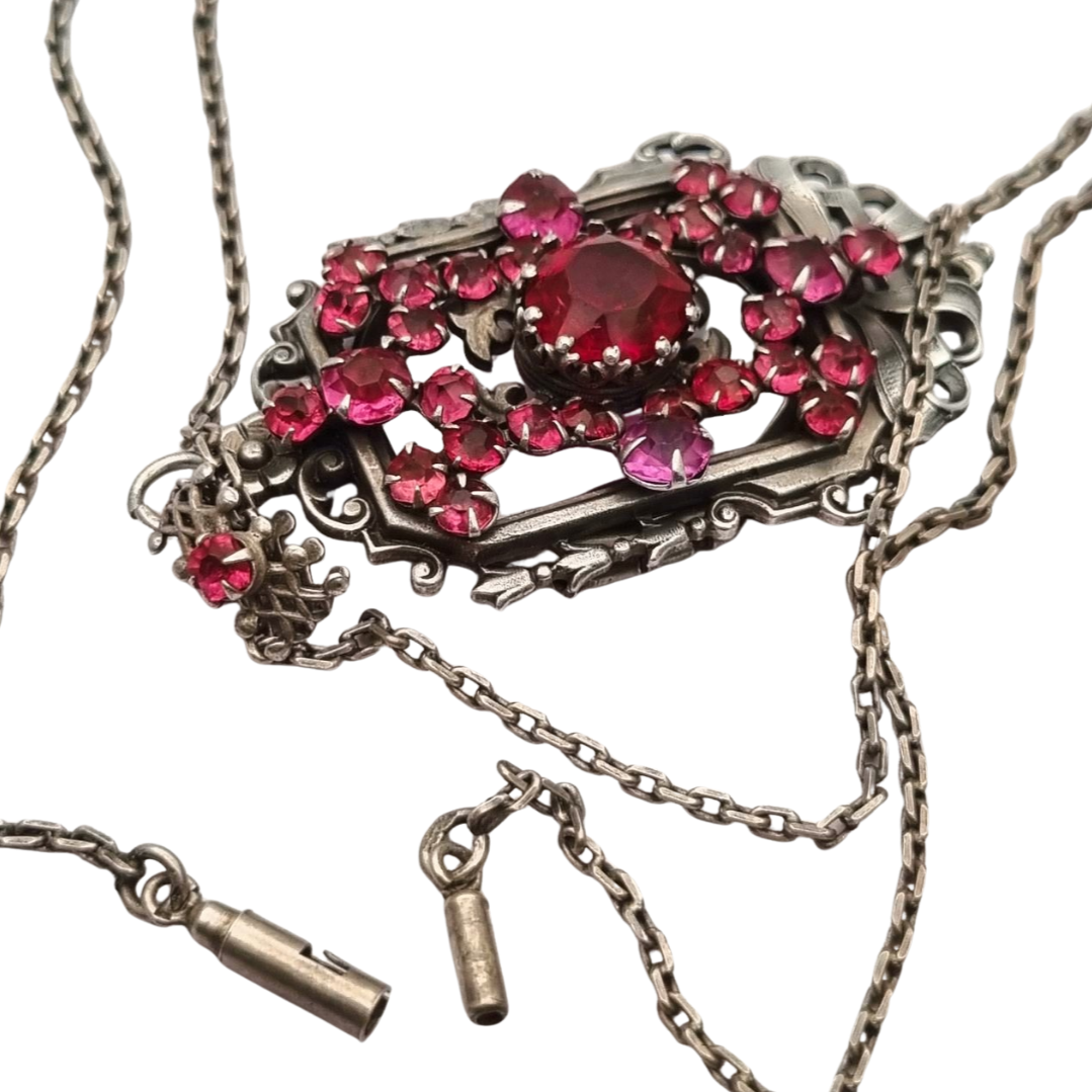 Guardapelo art nouveau de plata con cristales rosas circa 1920