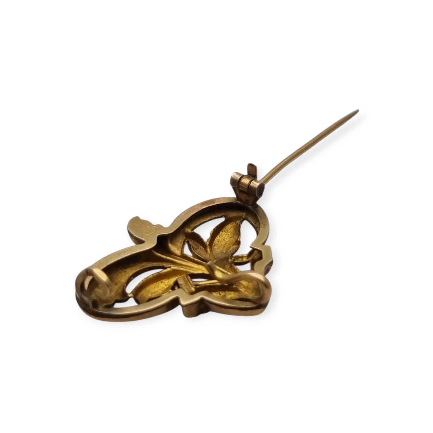 Broche FIX Art Nouveau laminado en oro con piedra verde y diseño floral, circa 1920