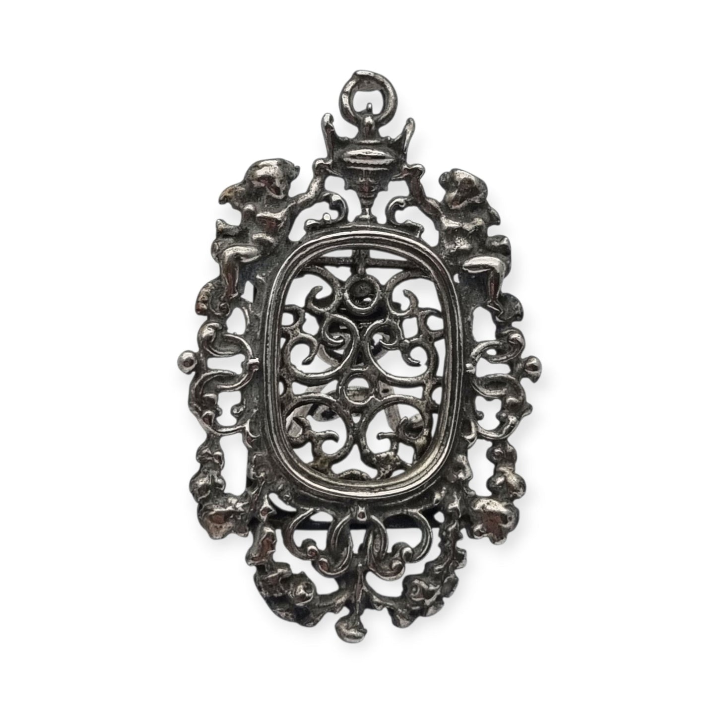 Pierced sterling silver photo frame for a portrait with cherubs, circa 1940-1950
