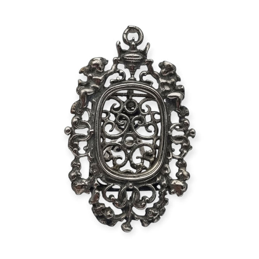 Pierced sterling silver photo frame for a portrait with cherubs, circa 1940-1950