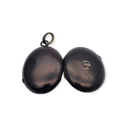 Guardapelo victoriano negro con piedra, joyería de luto, circa 1890-1900