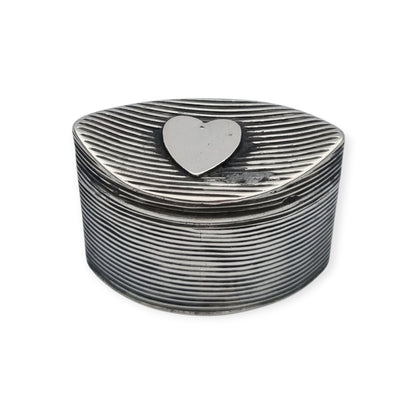 Small Dutch fluted silver box with heart, for mint or snuff circa 1906-1953