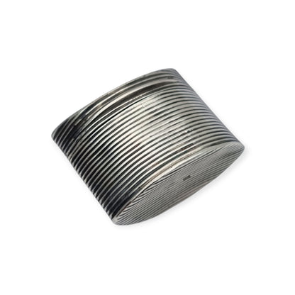 Small Dutch fluted silver box with heart, for mint or snuff circa 1906-1953