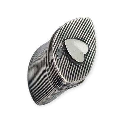 Small Dutch fluted silver box with heart, for mint or snuff circa 1906-1953