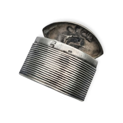 Small Dutch fluted silver box with heart, for mint or snuff circa 1906-1953