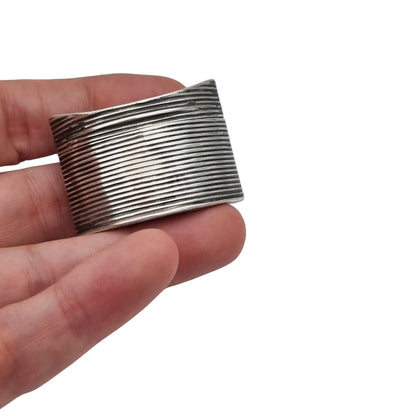 Small Dutch fluted silver box with heart, for mint or snuff circa 1906-1953