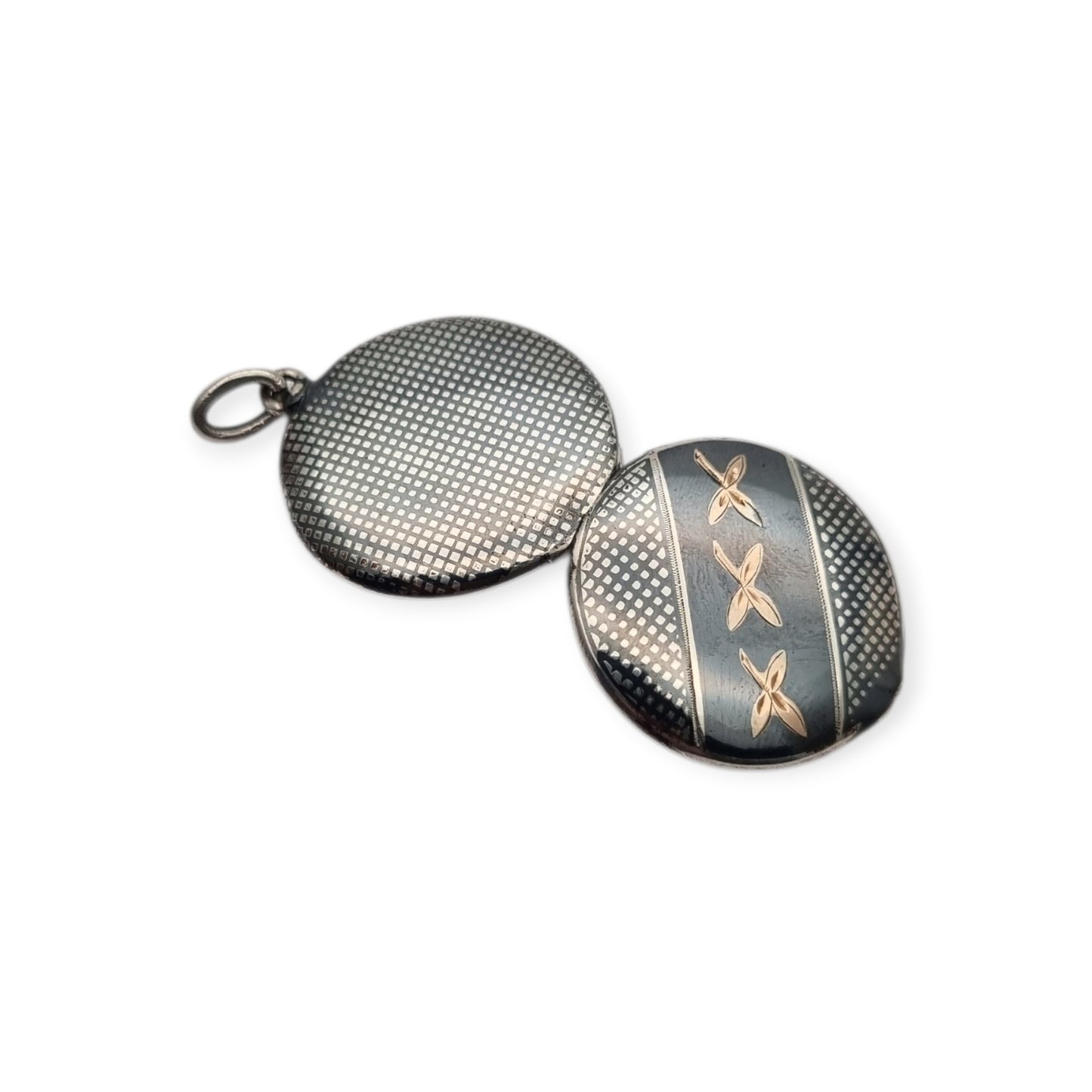 Round locket in nielloed 800 silver with hand engravings, circa 1920-1930