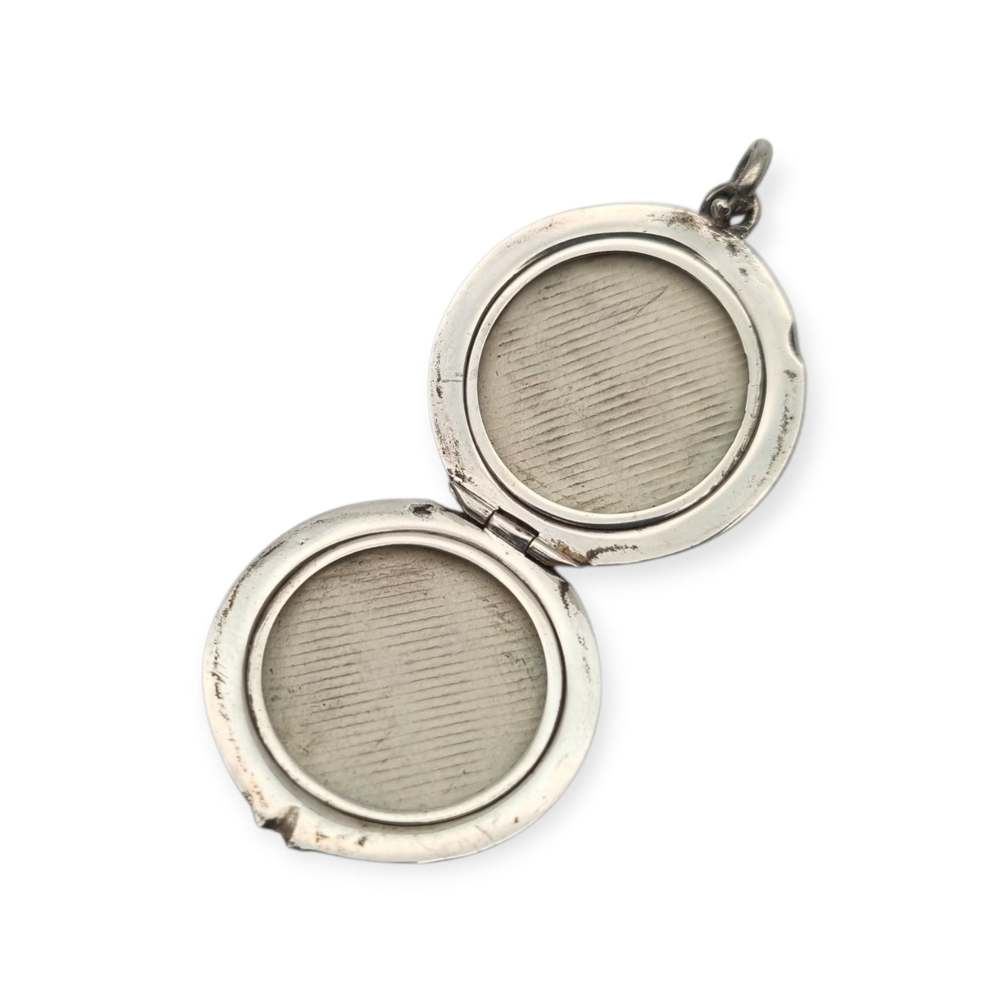 Round locket in nielloed 800 silver with hand engravings, circa 1920-1930
