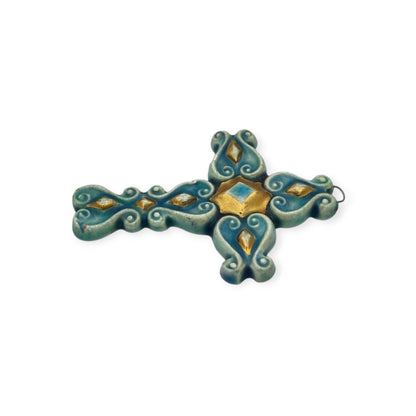 Colgante cruz esmaltada azul y dorado Francia años 60 cerámica vitrificada