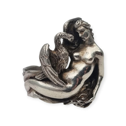 Anillo mitológico de Leda y el cisne en plata 800 italiana estilo modernista siglo XX escultórico