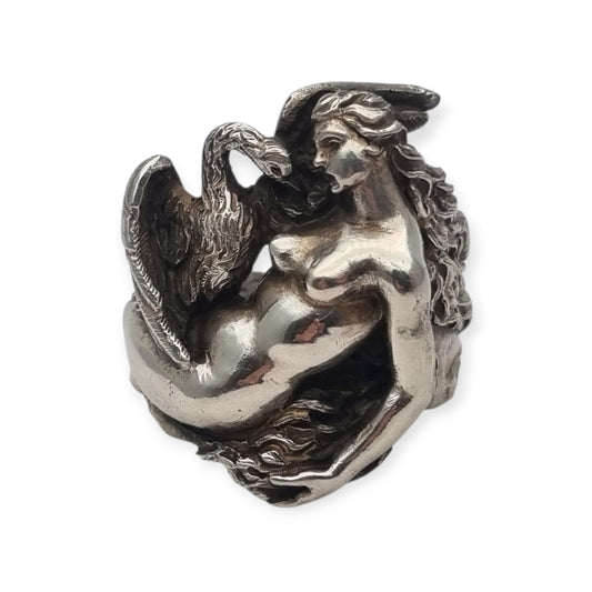 Anillo mitológico de Leda y el cisne en plata 800 italiana estilo modernista siglo XX escultórico