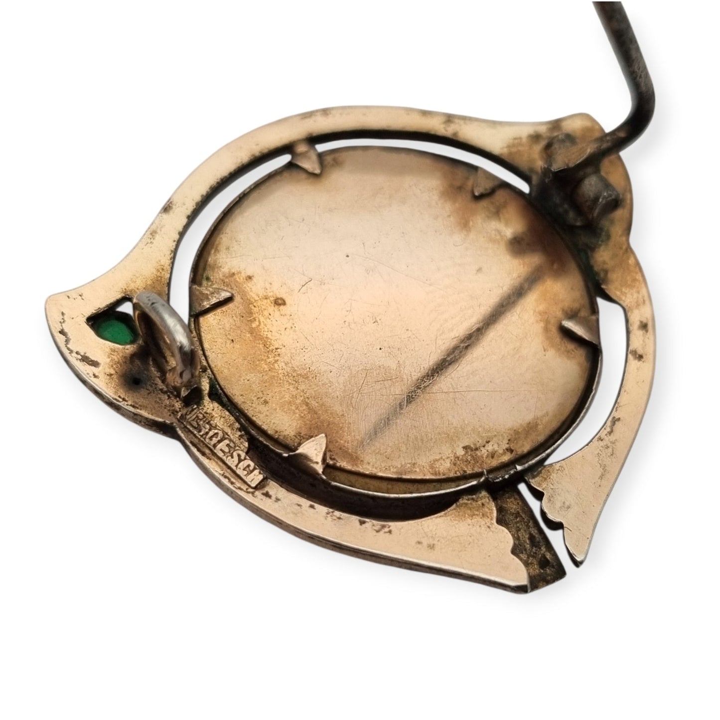 Portafotos con broche Art Nouveau en plata dorada y piedras verdes, Ges.Gesch, Alemania c.1910
