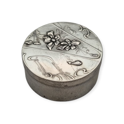 Art Nouveau circular silver box with floral decoration by Pierre Frainier, circa 1900