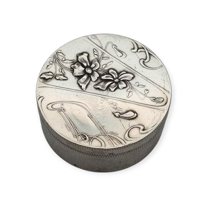 Art Nouveau circular silver box with floral decoration by Pierre Frainier, circa 1900