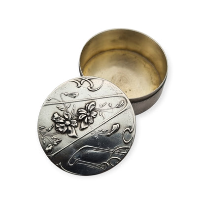 Art Nouveau circular silver box with floral decoration by Pierre Frainier, circa 1900