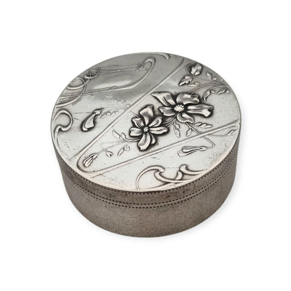Art Nouveau circular silver box with floral decoration by Pierre Frainier, circa 1900