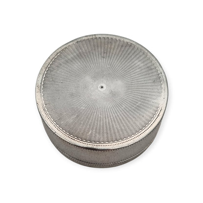 Art Nouveau circular silver box with floral decoration by Pierre Frainier, circa 1900