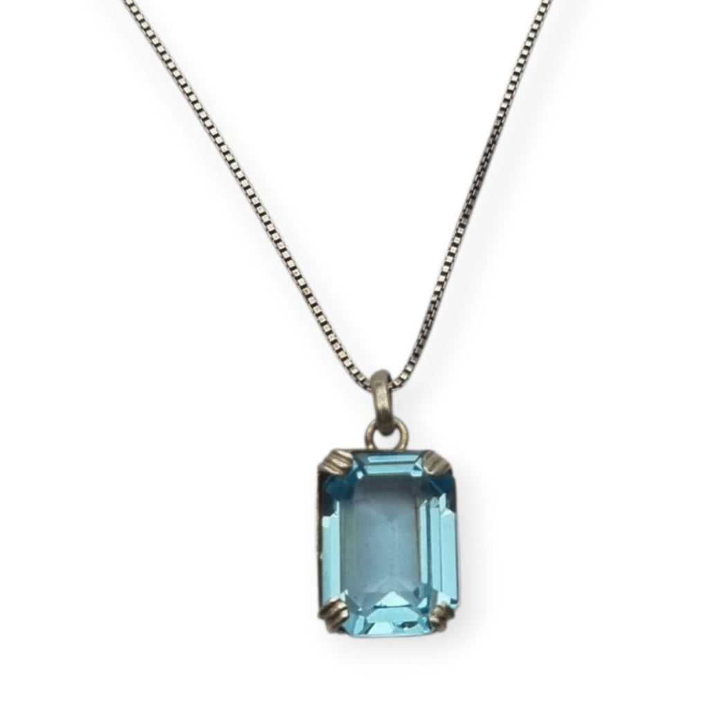 Collar art deco de plata 925 con colgante de piedra azul facetada rectangular, Circa 1980-90