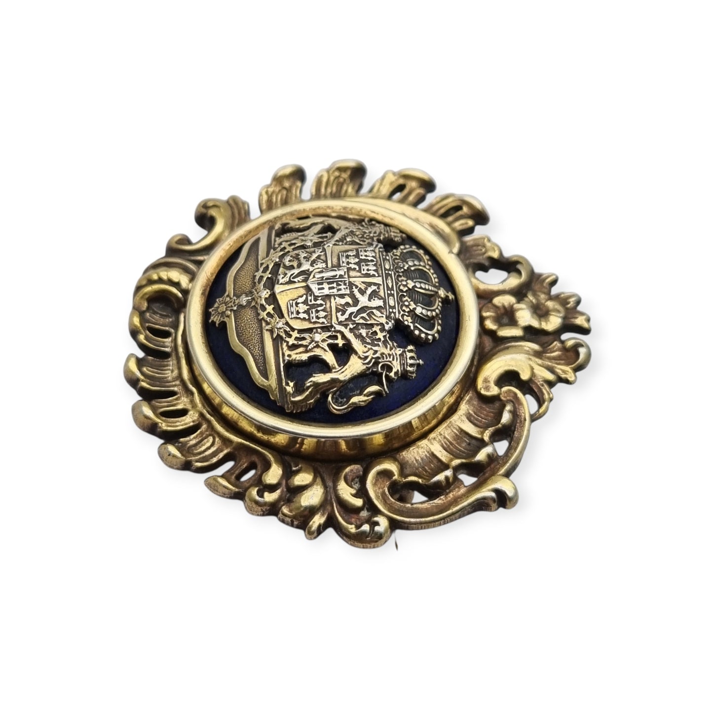 Broche heráldico sueco de plata dorada y esmalte azul, Gran Escudo Real de Suecia, 1973