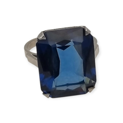 Late Art Deco French silver ring with rectangular faceted blue stone, 1950s