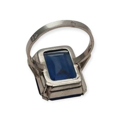 Late Art Deco French silver ring with rectangular faceted blue stone, 1950s