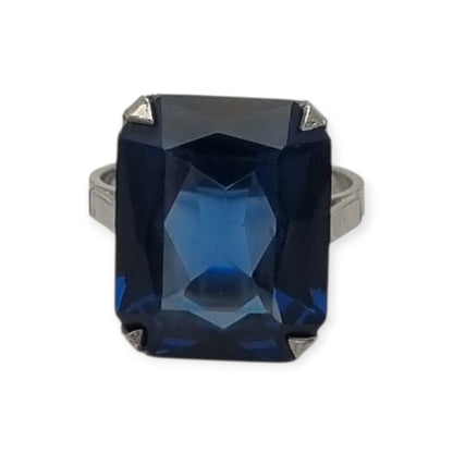 Late Art Deco French silver ring with rectangular faceted blue stone, 1950s