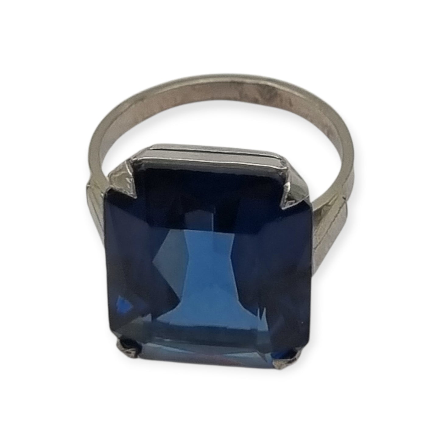 Late Art Deco French silver ring with rectangular faceted blue stone, 1950s