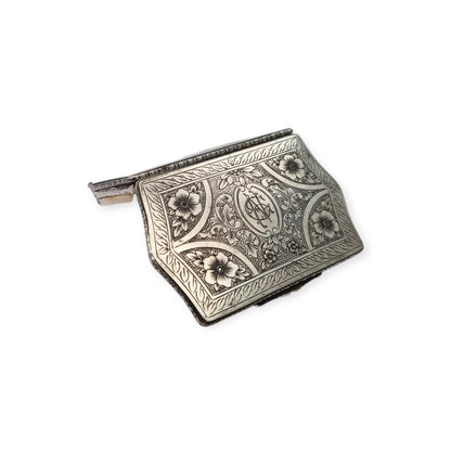 Art Nouveau rectangular box in 800 silver, Europe, circa 1910, engraved floral decoration and central monogram