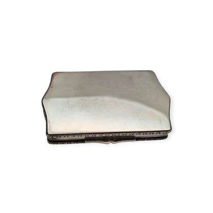Art Nouveau rectangular box in 800 silver, Europe, circa 1910, engraved floral decoration and central monogram