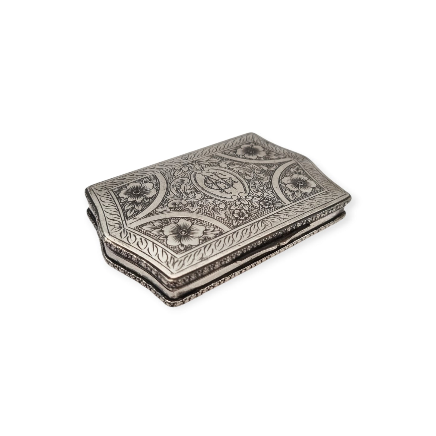 Art Nouveau rectangular box in 800 silver, Europe, circa 1910, engraved floral decoration and central monogram