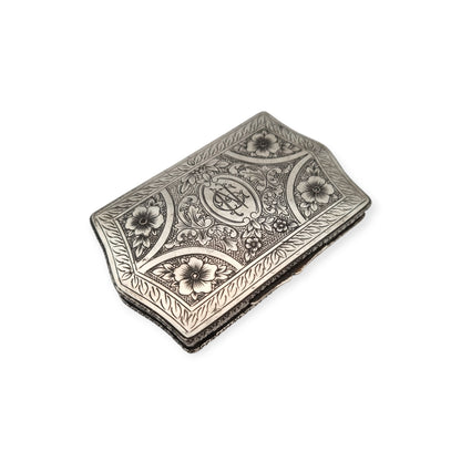 Art Nouveau rectangular box in 800 silver, Europe, circa 1910, engraved floral decoration and central monogram