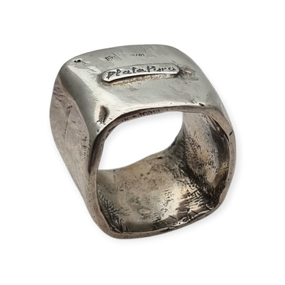 Anillo brutalista de plata Plata Purabanda ancha de diseño escultórico y orgánico, siglo XX