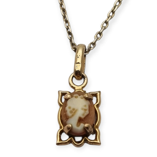 Shell cameo pendant and 925 silver chain, Europe, 20th century