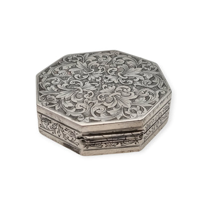 Caja floral hexagonal estilo revival barroco de plata 800, Italia circa 1930