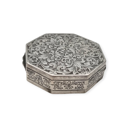 Caja floral hexagonal estilo revival barroco de plata 800, Italia circa 1930