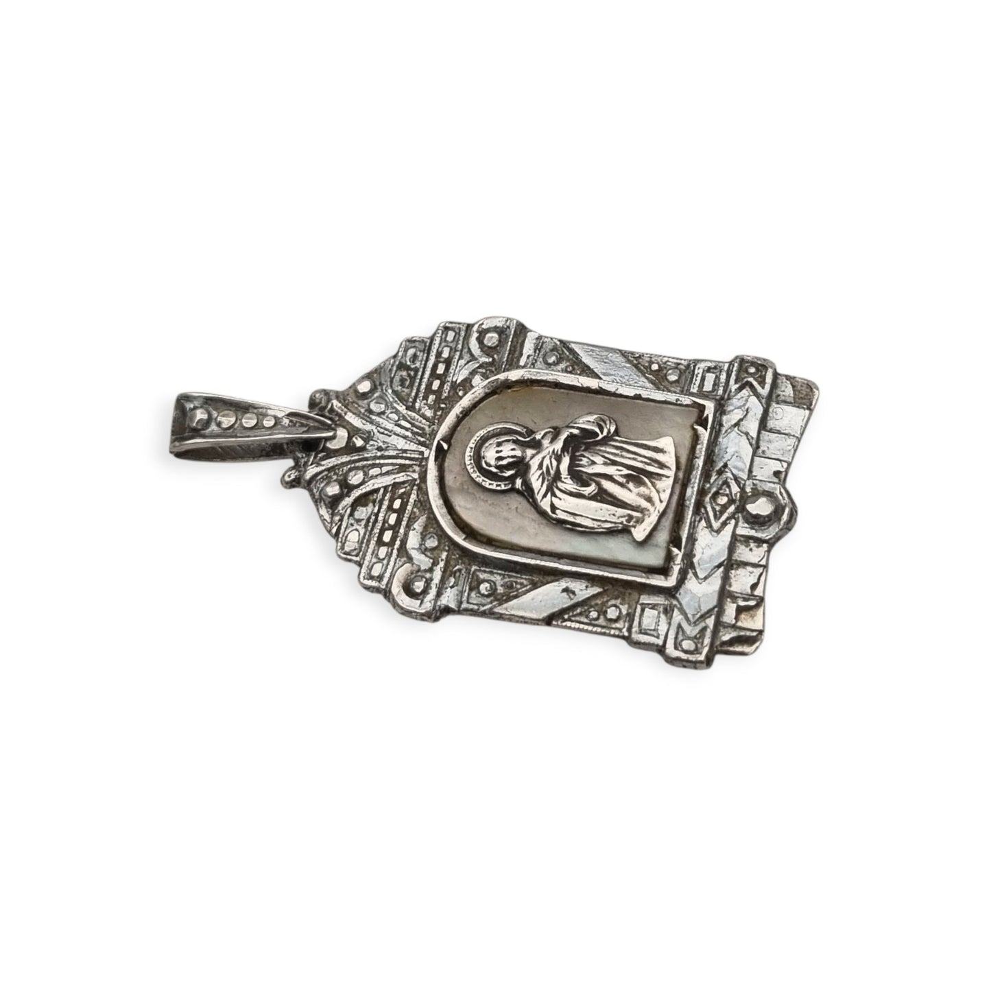 Art Deco religious medal in silver relief and mother-of-pearl circa 1940
