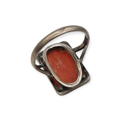 Anillo Art Déco de plata 800 Italia y coral natural, circa 1950-1960, diseño geométrico