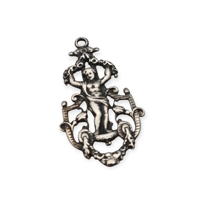 Colgante putto en plata 925 calada, inspiración neobarroca, manufactura contemporánea