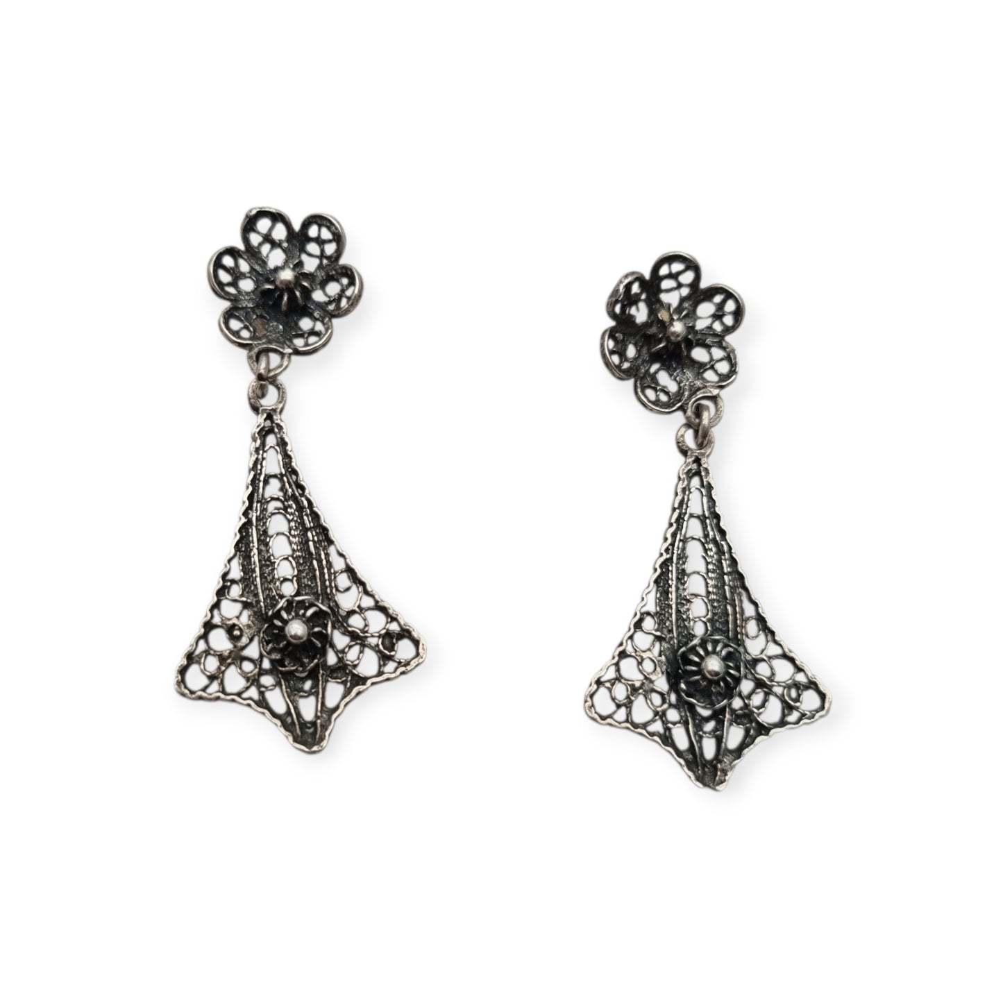 Pendientes de filigrana de plata calada en forma de lágrima, años 70-80