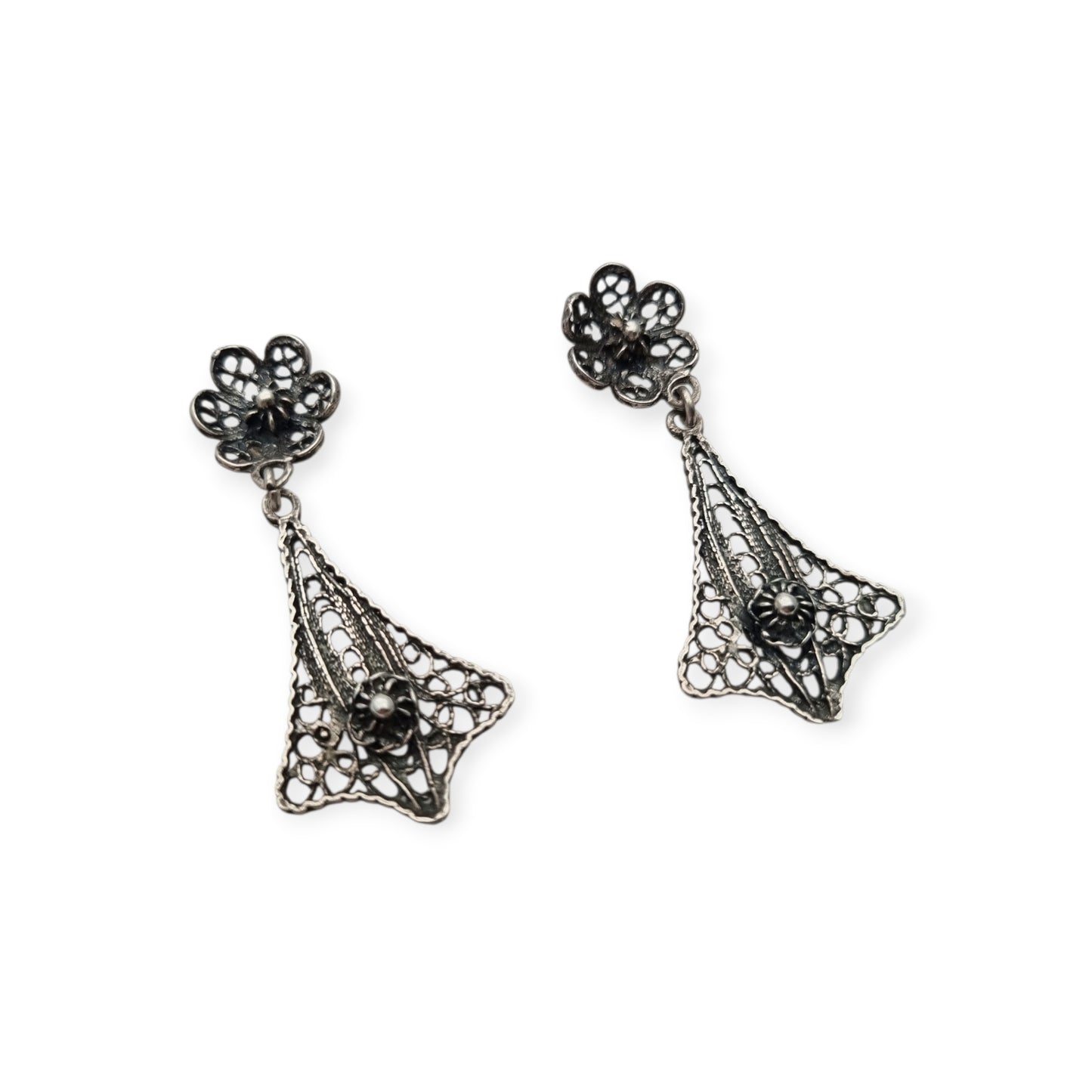 Pendientes de filigrana de plata calada en forma de lágrima, años 70-80
