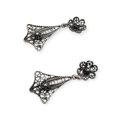 Pendientes de filigrana de plata calada en forma de lágrima, años 70-80